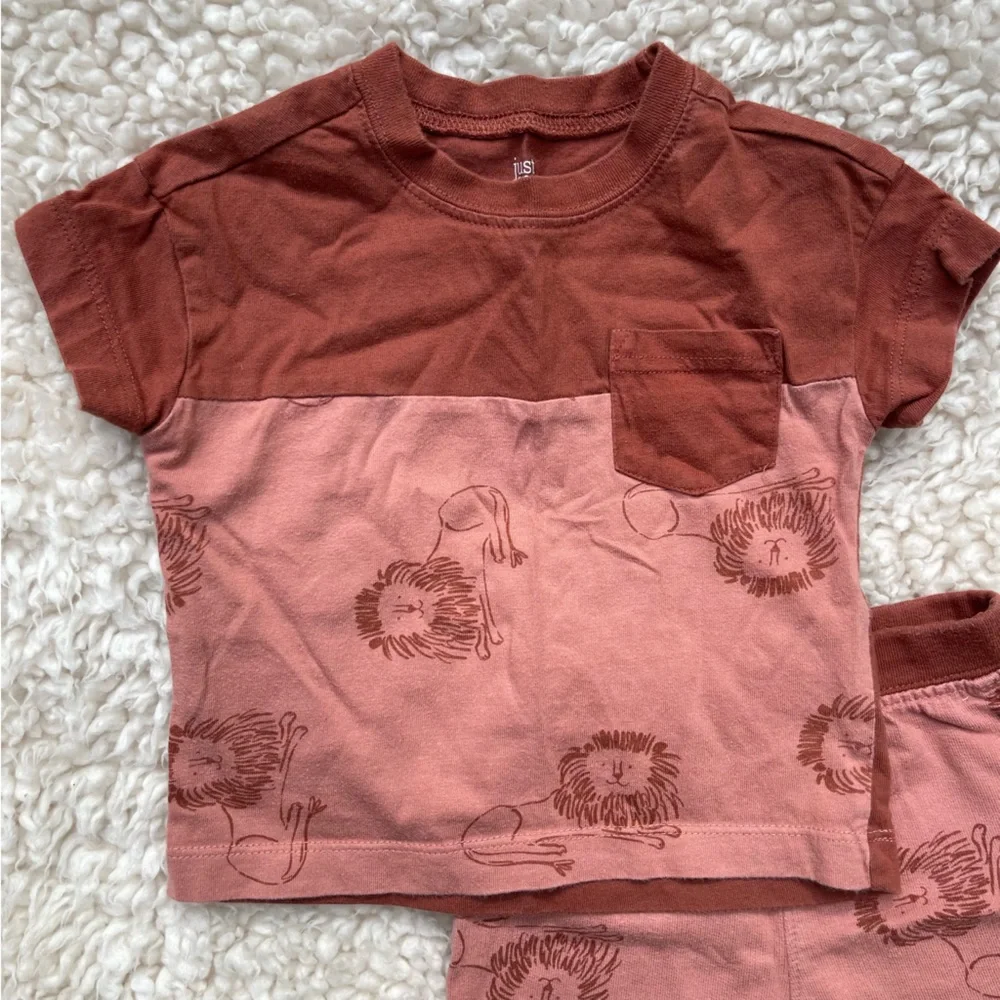 Carters Short Set - Picture 2 of 6